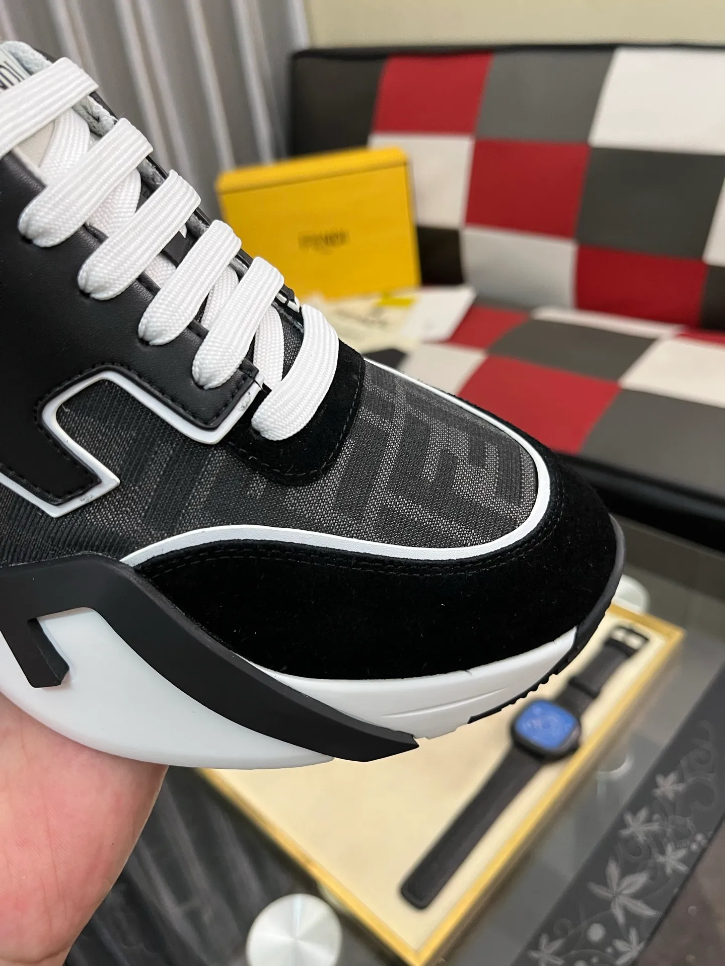 Men's men's shoes 💰560⌚️⌚️FENDI.•FENDI unique modern style sneakers. Counter purchasing🏃casual shoes😍😍 Original breathable fly-knit mesh imported from Italy (refuses to discolor and abrade feet) soles: Original soles specially provided by the original factory, super cool😍 French lazy style design ⚠️ Original quality, super comfortable and wear-resistant original soles. Code number: 38-442️⃣Colors available